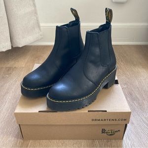 Good as new! Leather Platform Chelsea Boots